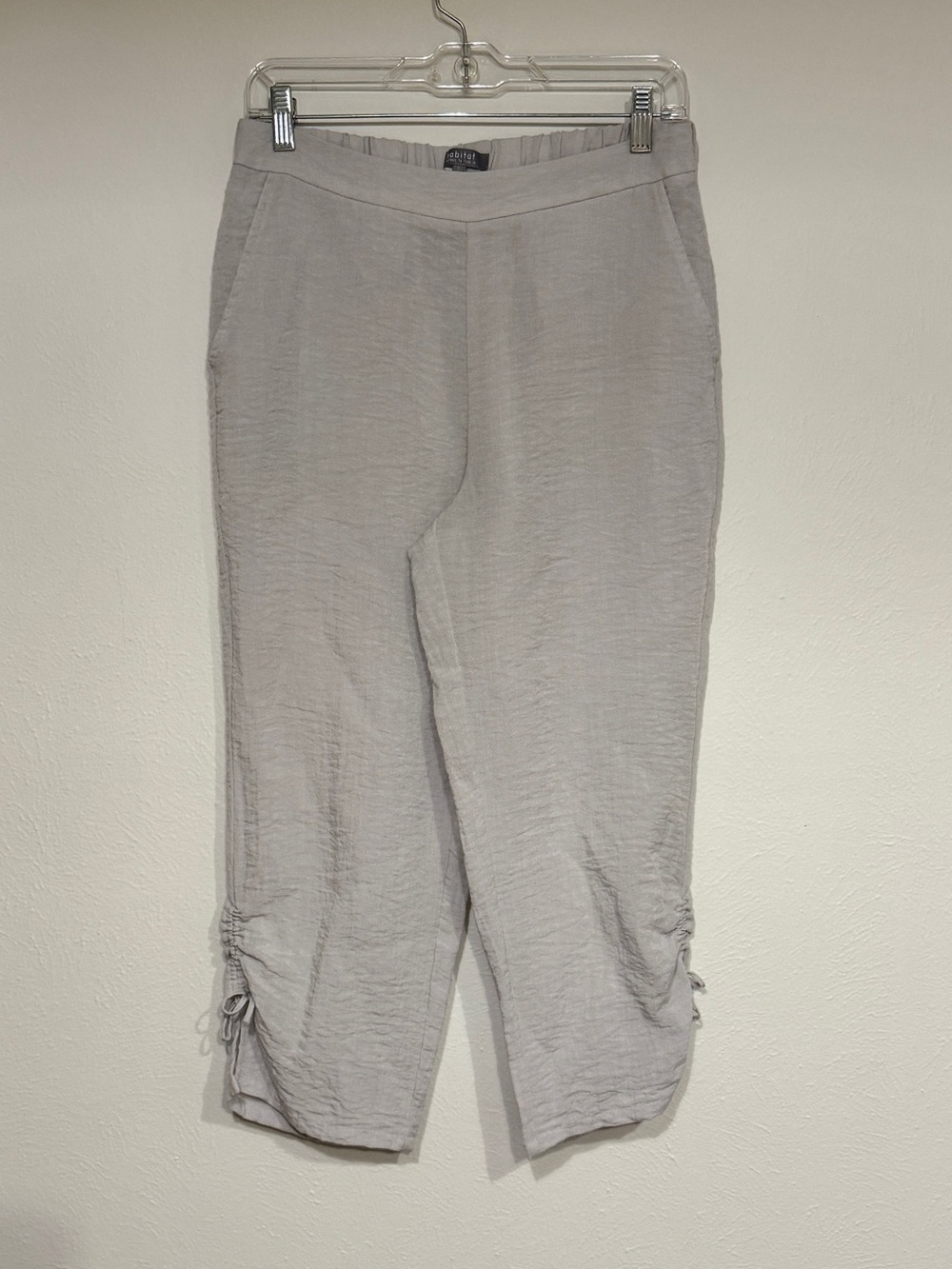 Habitat Clothes to Live In Light Neutral Gray Capri Pants Size Small